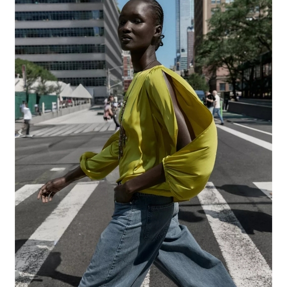 ZARA SATIN EFFECT CUTOUT SLEEVE / SIZE SMALL / LIME GREEN - Picture 5 of 7